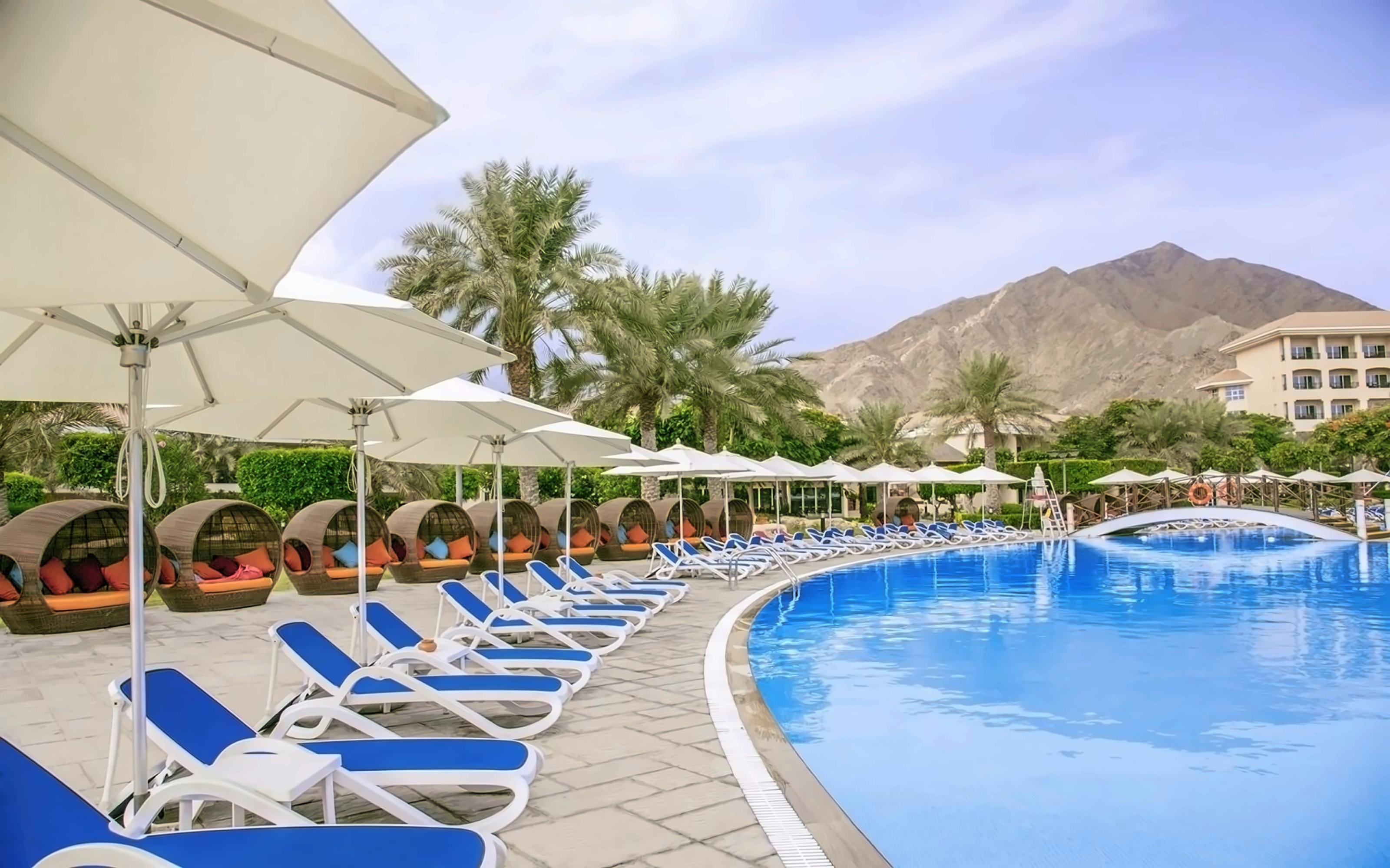 Аль ака фуджейра. Отель fujairah rotana resort & spa. Le meridien al aqah beach resort 5. Фуджейра ротана резорт. Фуджейра отель для детей.